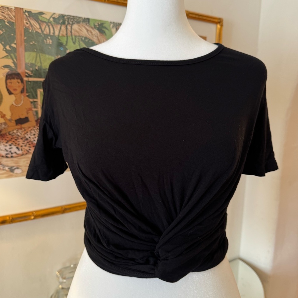 Paulina Katarina
Black Short Sleeve Tied Crop Top Size Small
